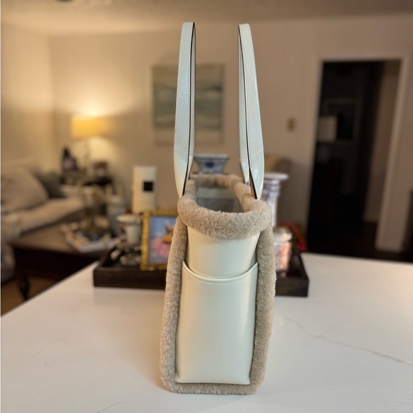 🤍 NWT KATE SPADE CREAM PATENTED LEATHER NEW YORK JETT FAUX SHEARING TOTE! - Picture 6 of 14